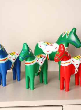 北欧创意手绘红木马摆件高级感