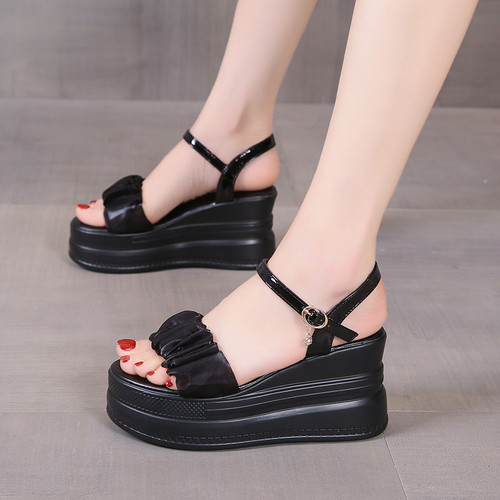 内增高厚底凉鞋女2025年新款夏季坡跟仙女风配裙子一字扣带高跟鞋 - 图0