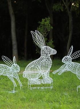 不锈钢镂空兔子雕塑园林景观小区草坪铁艺网格发光动物装饰品摆件