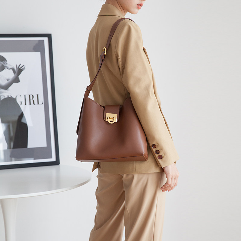 宽带2020新款潮复古百搭小众水桶包 宝丽妮女士包袋