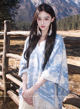内蒙古草原旅游蓝色水墨画披肩女