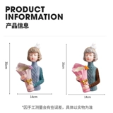 Северная творческая рука держала жидкую гостиную девушек сухой цветок обменушированные украшения легкие роскошные домашние крыльца Движение дня рождения