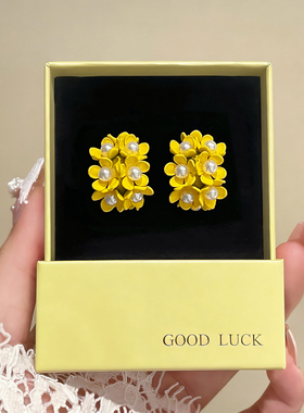 2026新款高级感花朵耳钉女