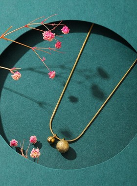 复古金色女生高级感艾沐尔