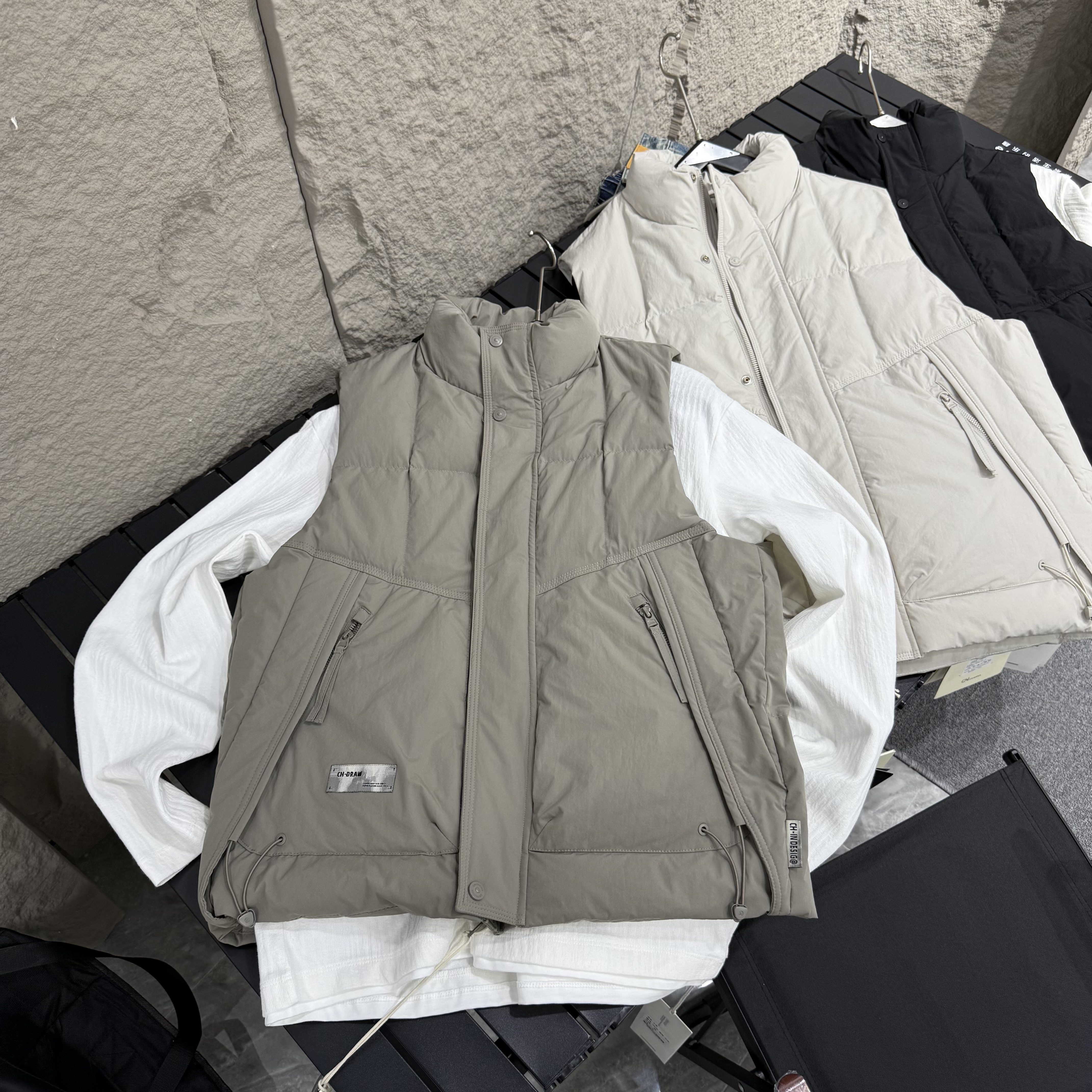 2025秋季新款男士羽绒马甲立领无袖背心加厚潮流坎肩实体同款上衣 - 图3