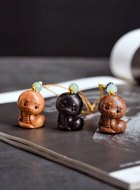 美女蛇 萌系挂饰崖柏木雕美女蛇手机挂绳卡通十二生肖蛇包挂件