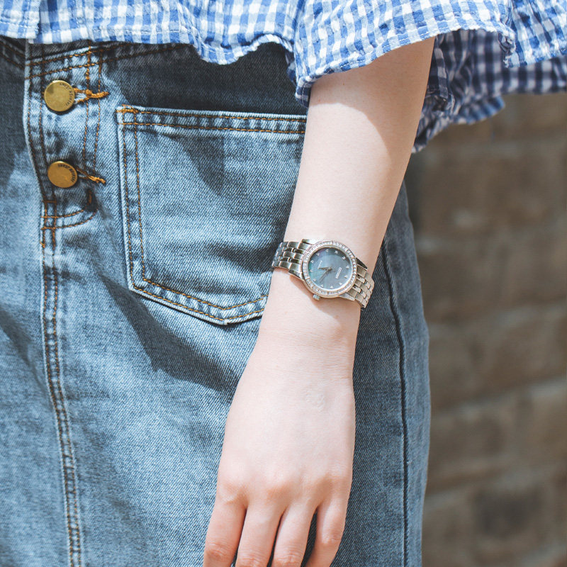 Citizen西铁城光动能新款满天星水晶贝母盘时尚手表女士EM0770