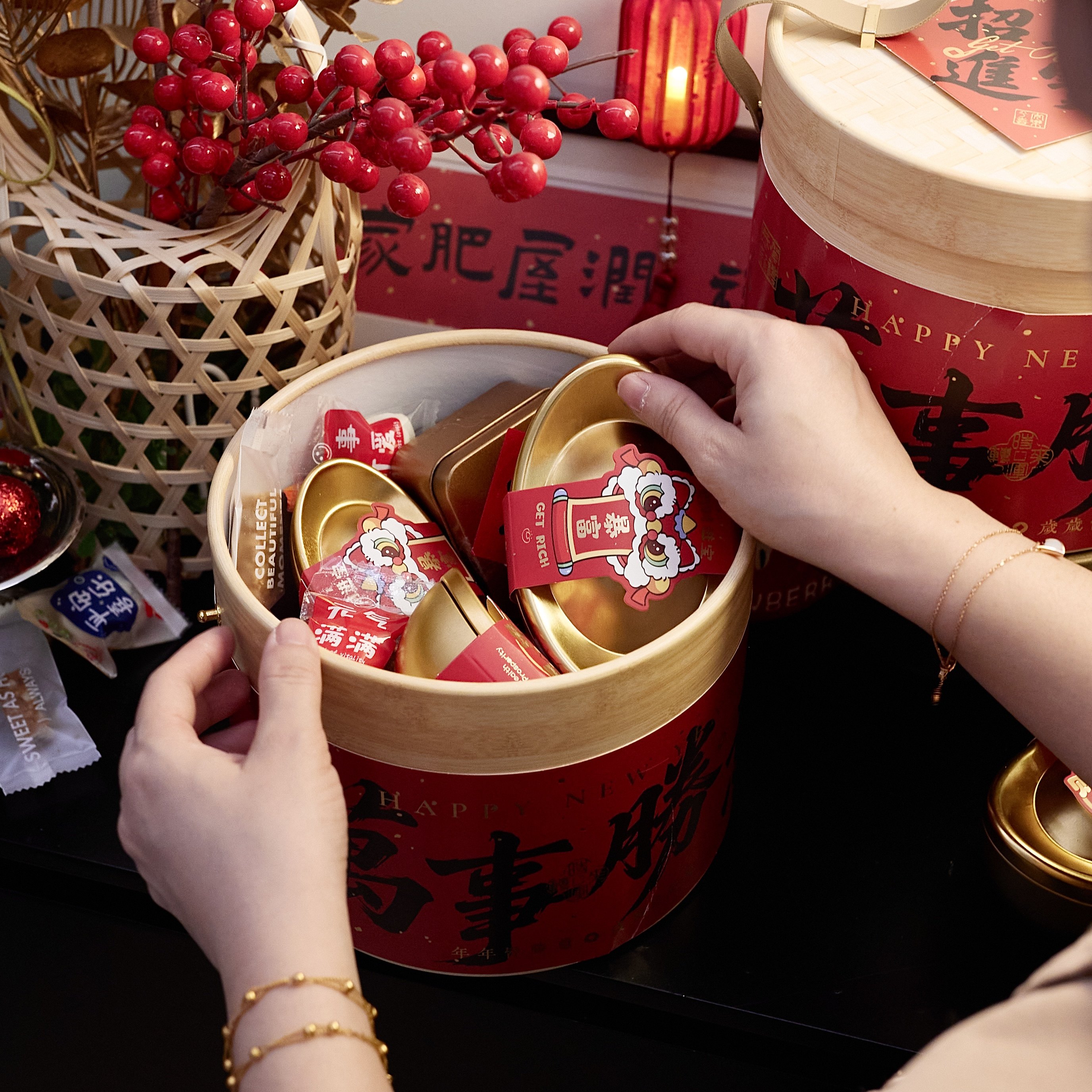 新年礼盒包装盒手提抱抱桶礼品盒雪花酥饼干盒太妃糖太妃糖手拎桶,淘宝优惠券,粉丝福利购,淘宝优惠卷