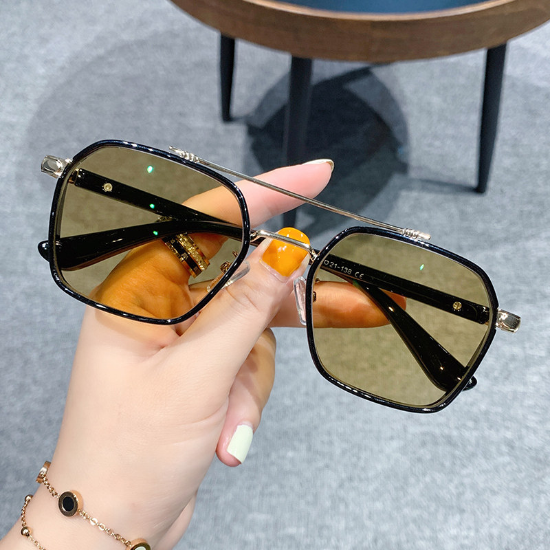  布蕾勒防蓝光镜