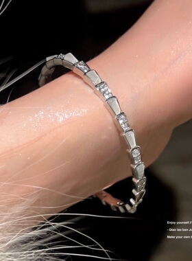 钛钢不掉色新款贝母灵蛇手镯闪钻质感手链锆石开口可调节银色手饰