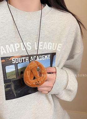 可爱卡通毛绒牛角包皮质项