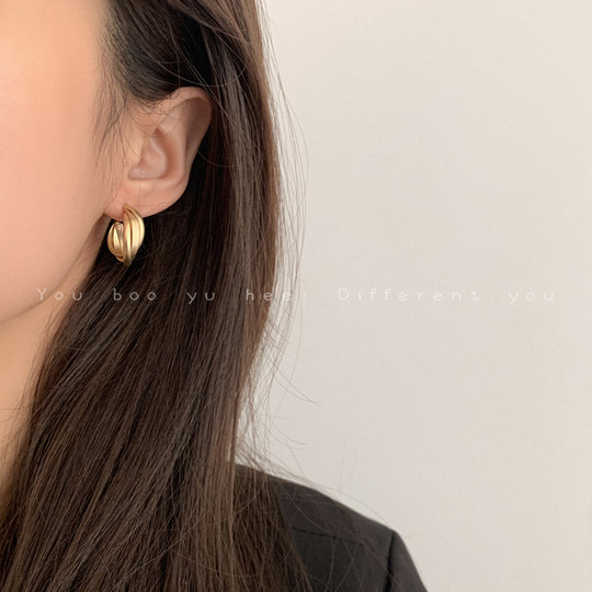 Retro golden Hong Kong style earrings 2025 new hot style