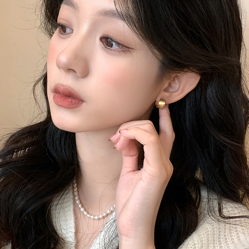 韩国博主fever同款贝壳纹耳环女极简素圈百搭耳扣小众设计感耳饰 - 图2