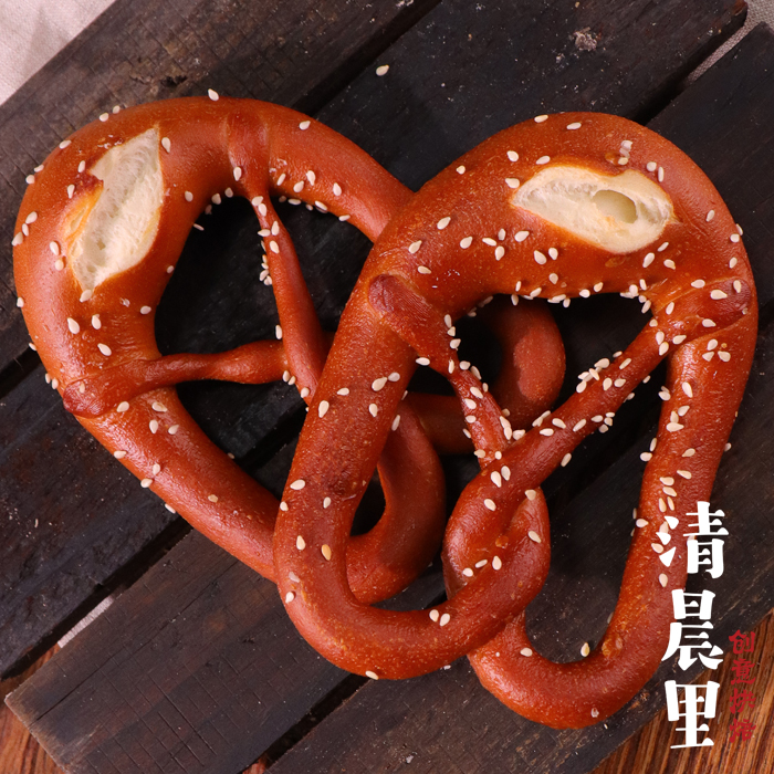 清晨里 德式普雷结碱水面包Pretzel全麦无油无蔗糖低g卡健身代餐