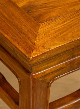 黄花梨束腰罗锅枨马蹄腿方凳