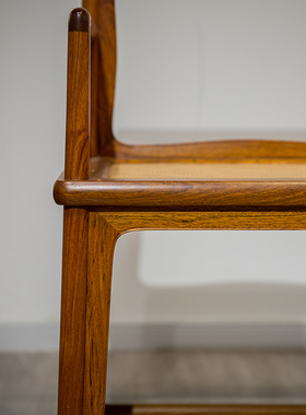 靠背中式风椅子黄花梨