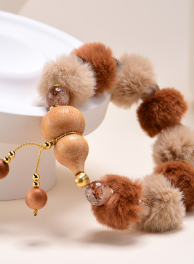 毛绒球檀木葫芦手链时尚原创2026年新款潮流冬季女手串新年礼物