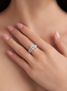 精工鸽子蛋蝴蝶结莫桑女戒S925纯银镀白金情人节礼物高级感婚