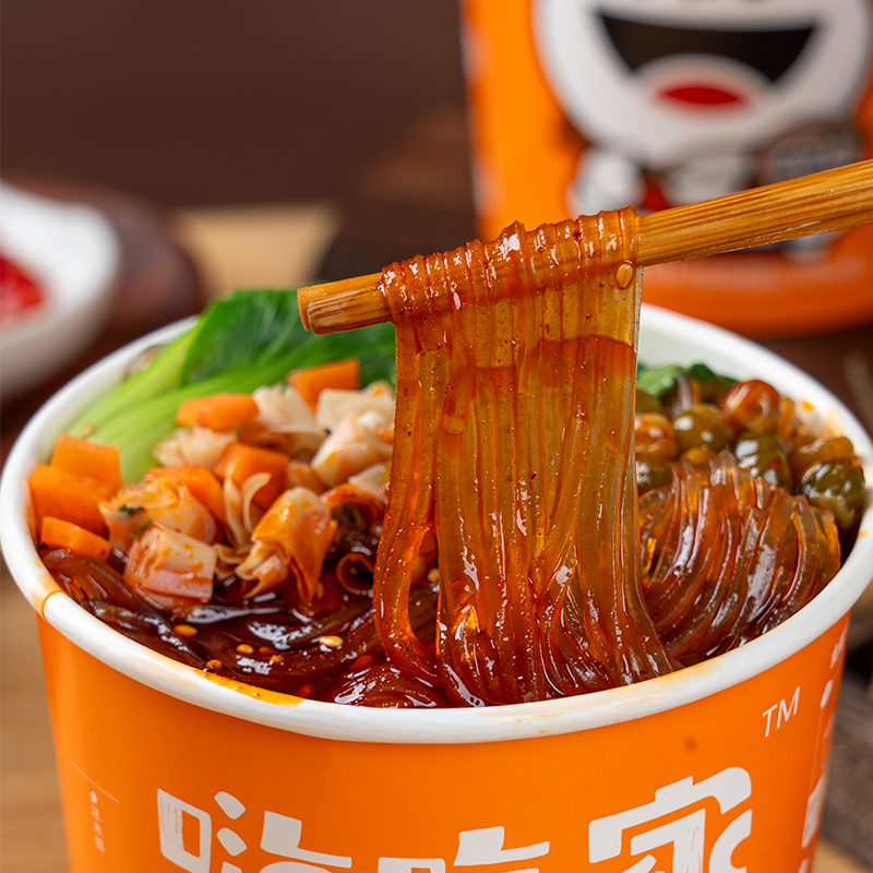 嗨吃家爆款酸辣粉宽粉桶装一整箱速食冲泡免煮解馋方便粉丝夜宵