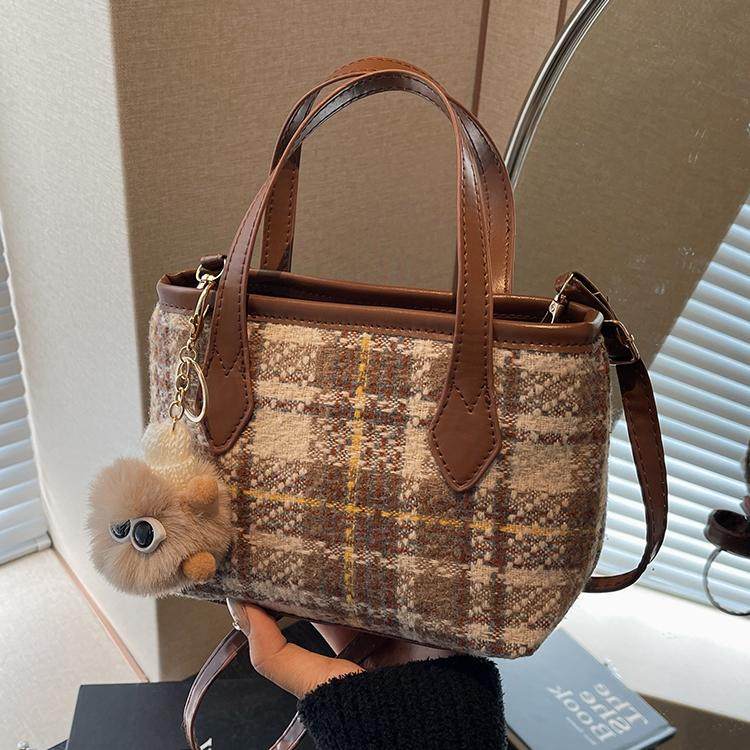 秋冬毛呢格子包女2025新款韩系百搭单肩斜挎包高级质感手提水桶包,淘宝优惠券,粉丝福利购,淘宝优惠卷