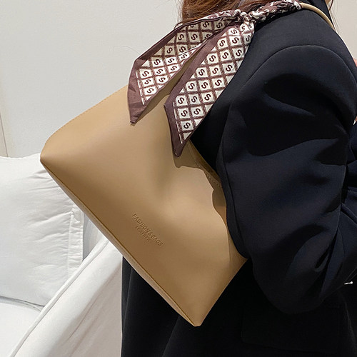 高级感小众包包女2026新款腋下包女简约百搭洋气通勤单肩包流浪包 - 图2