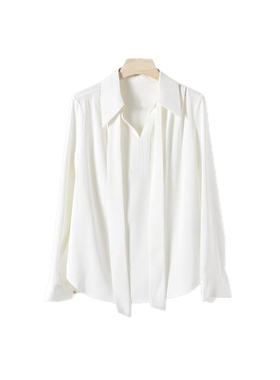 简约样板房女士衣帽间衣服包包收纳盒装饰品搭配售楼处展柜陈列