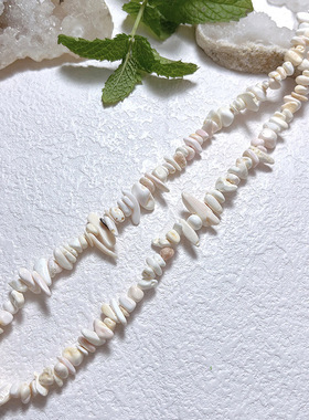 北欧样板间梳妆台装饰品摆件做旧黄铜树叶收纳贝壳盘项链首饰搭配