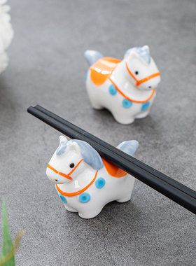 马上有钱！2026年马年小马生肖陶瓷小摆件唐朝马筷子架创意小餐具