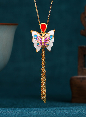 2025年秋冬季新品古装旗袍配饰珐琅彩蝴蝶仿和田玉复古风流苏项链