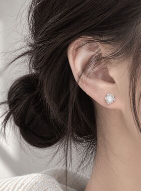 白玛瑙耳钉女气质冷淡风白色圆形耳环小众设计感简约小巧几何耳饰