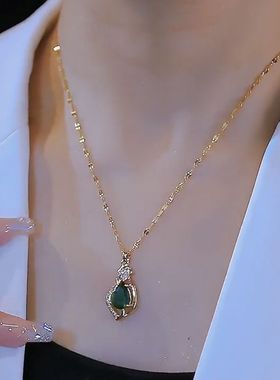复古祖母绿锆石项链女小众轻奢高级感钛钢锁骨链网红配饰