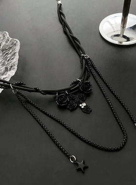 冷艳黑天鹅~个性轻奢玫瑰十字架钛钢甜酷十字架项链女式性感颈链