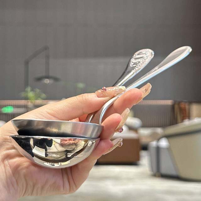 Such a deep soup spoon is more delicious with snail noodles! 316 stainless steel large gulp of soup and dry rice spoon with wide handle