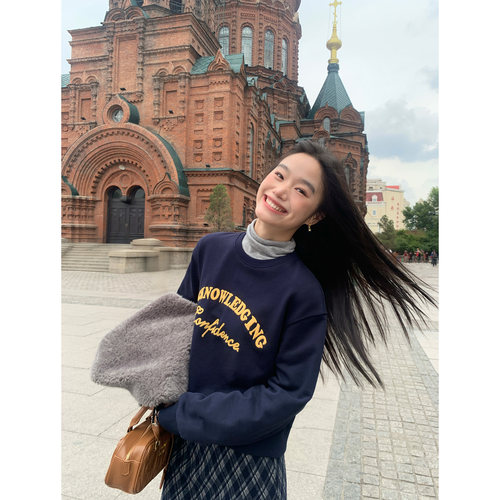 pusumede 【现货7折】慵懒画报 美式字母印花卫衣女圆领针织上衣 - 图1