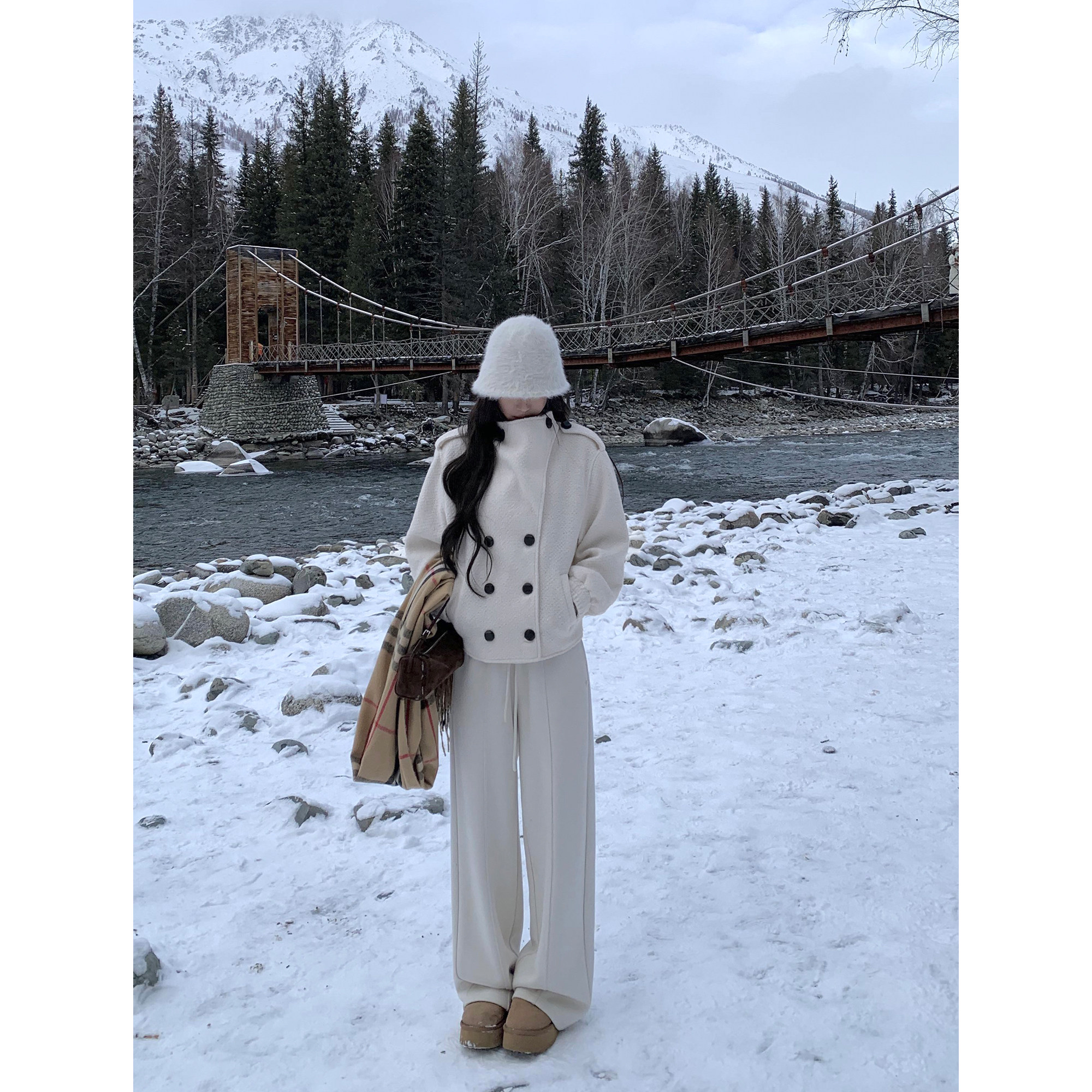 pusumede 柏林纪事 复古羊毛立领外套女高级感短款双排扣毛呢大衣,淘宝优惠券,粉丝福利购,淘宝优惠卷