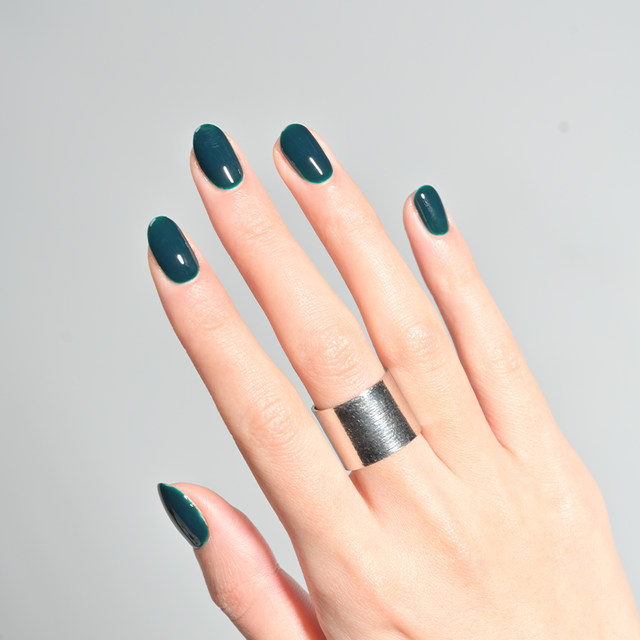 UNNA emerald high-end nail polish