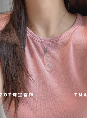 高冰天然玉髓吊坠白色福豆少女