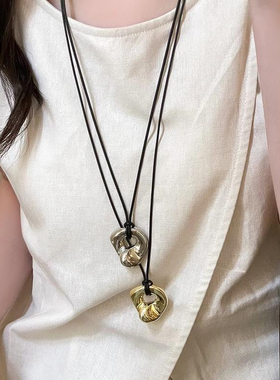 小众复古抽象镂空吊坠项链日韩极简时尚轻奢皮绳可调整毛衣链配饰