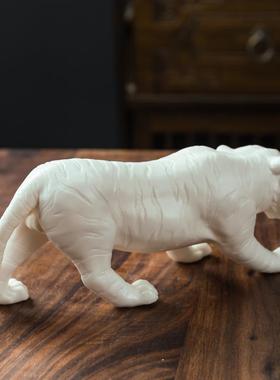 中国风格的十二生肖虎饰，家庭桌面办公装饰吸引财富和城镇住宅陶