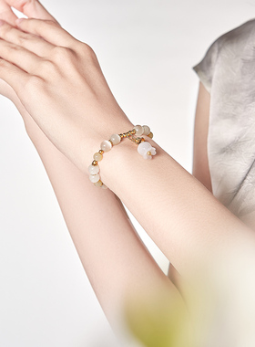 大英博物馆幸运铃兰和田玉手链