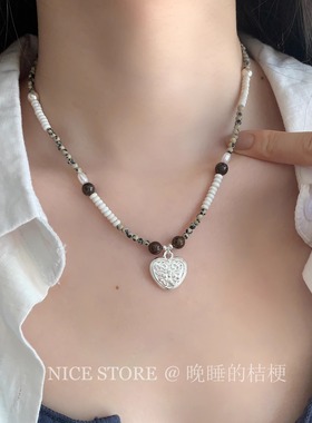 晚睡的桔梗「墨盏」复古做旧斑点石金属爱心项链高级感串珠锁骨链