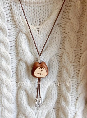 晚睡的桔梗「喵喵头」小众可爱木头小猫银鱼毛衣链皮绳设计项链