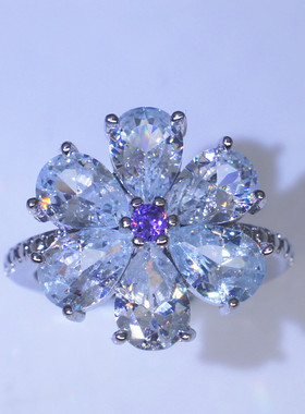 POLYSUTT新款镶嵌白色锆石水滴梨形戒指 欧美女雪花朵圣诞节饰品