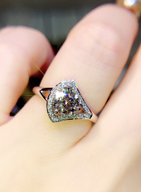 POLYSUTT新款满钻裙子仿莫桑石戒指八心八箭超闪锆石订婚女戒直播