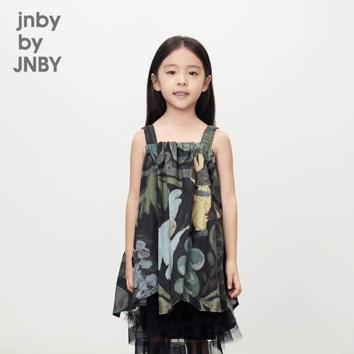 江南布衣童装吊带连衣裙不规则下摆原创图案夏女童儿童jnbybyjnby - 图0