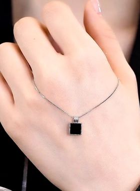 2024新款韩式黑色方牌吊坠项链女网红爆款轻奢气质小众设计锁骨链