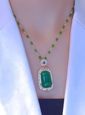 时尚绿色平安无事牌吊坠项链网红爆款轻奢气质百搭小众设计感项链