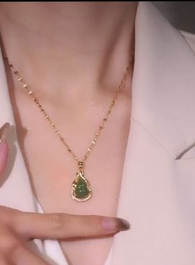 钛钢葫芦绿色猫眼石吊坠项链轻奢小众设计感锁骨链颈链2021年新款