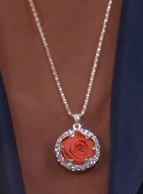 高级感红色玫瑰花吊坠毛衣链女网红爆款轻奢百搭小众设计感毛衣链