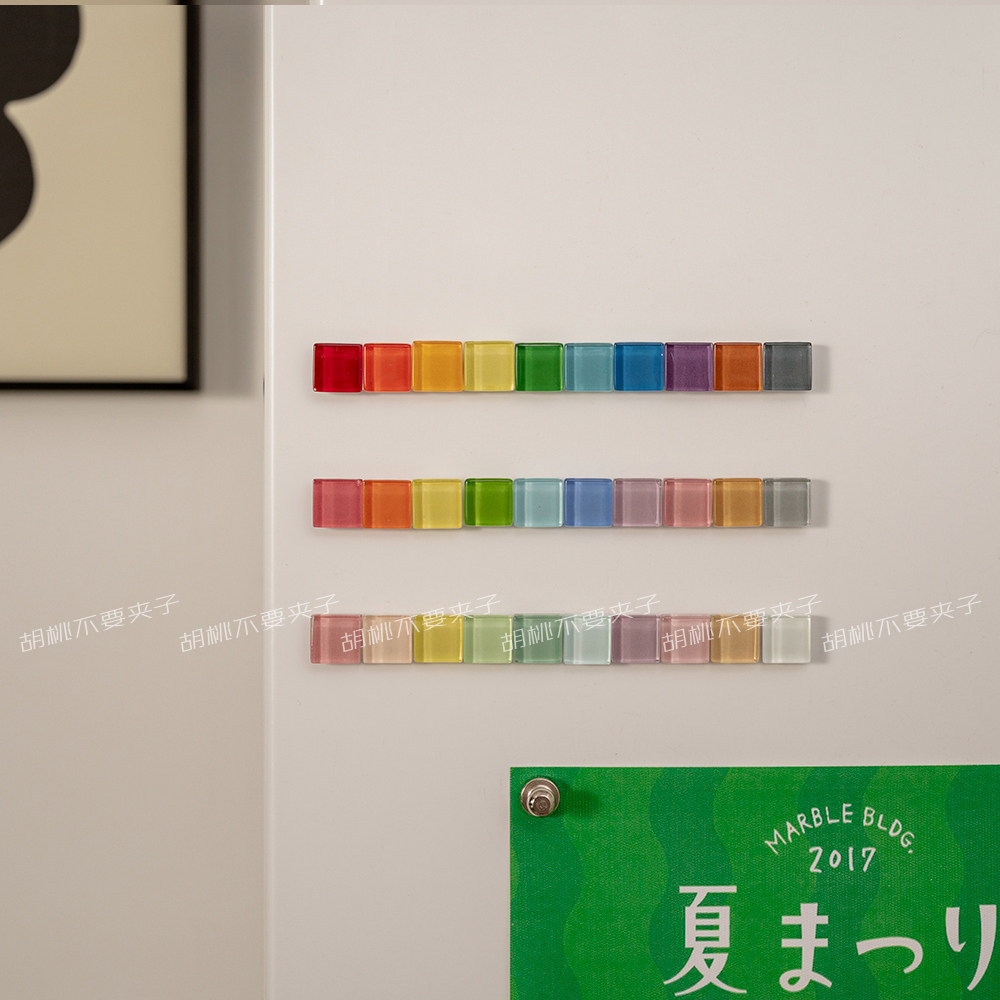 Glass mosaic refrigerator magnet photo fixation